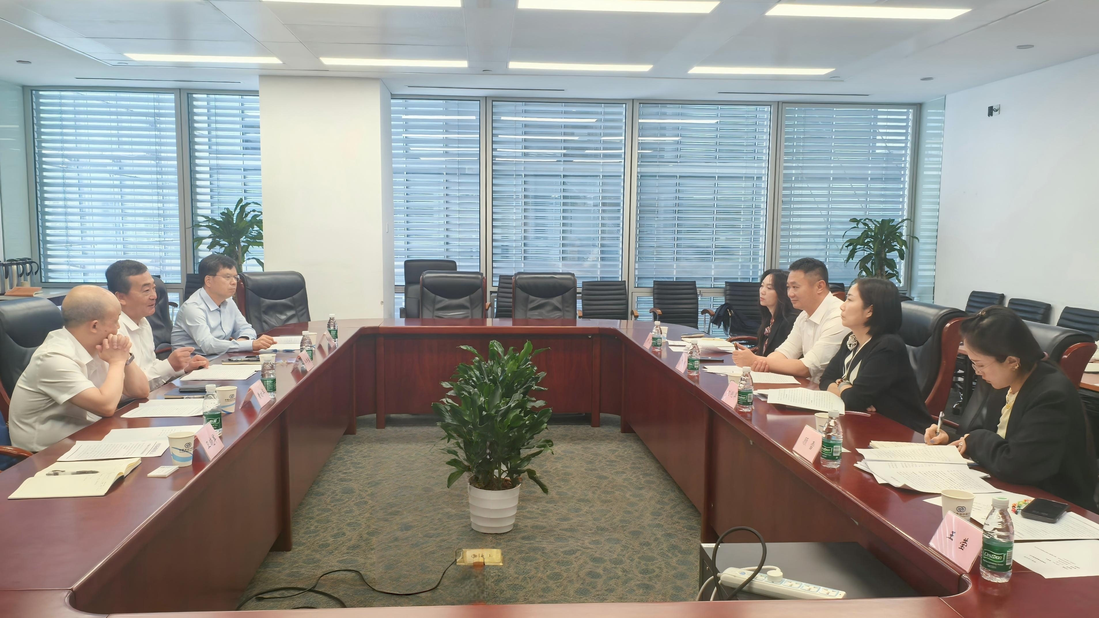 毕彦春与中国进出口银行主权客户部负责人朱瑛举行会谈